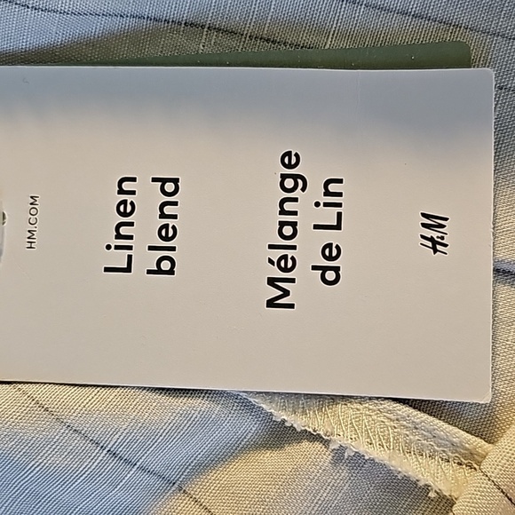 H&M, NWT wide leg white with pinstripe. Size medium. Elastic‎ waist with tie. - Picture 5 of 8